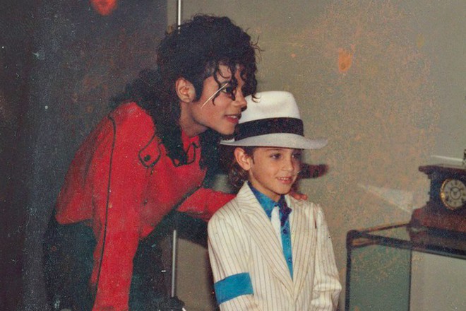 Loạt bằng chứng phản đối cáo buộc Michael Jackson ấu dâm ở phim tài liệu Leaving Neverland - Ảnh 2.