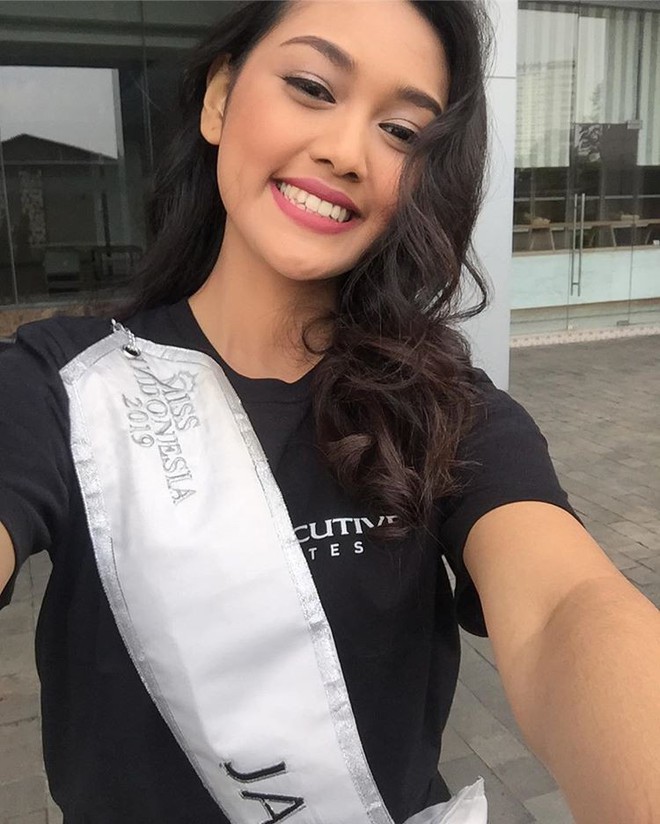 Nhan sắc v&agrave; th&agrave;nh t&iacute;ch đ&aacute;ng nể của 4 n&agrave;ng hậu mới đăng quang năm 2019: Bất ngờ với c&ocirc; g&aacute;i số 2! - Ảnh 13.