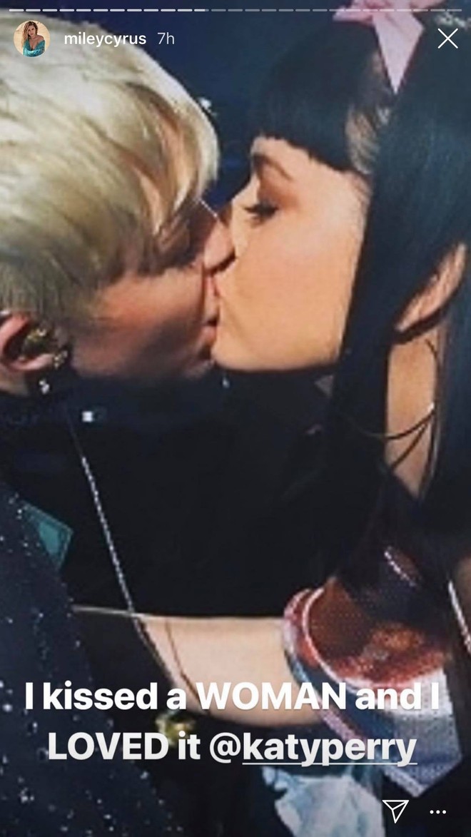 Suddenly Miley Cyrus strangely remembered her past, posted photos of when she was close to Taylor Swift and even kissed Katy Perry - Photo 7.