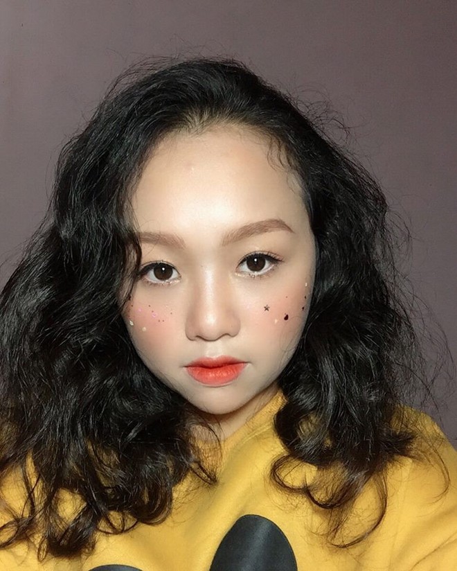 Bị bạn b&oacute;c ảnh kh&aacute;c biệt l&uacute;c đi học v&agrave; khi l&ecirc;n Instagram, nạn nh&acirc;n thốt ra 1 c&acirc;u l&agrave;m ai cũng cười b&ograve; - Ảnh 6.