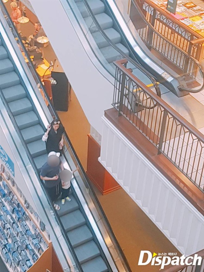 Lộ ảnh hiếm Jeon Ji Hyun đi chơi c&ugrave;ng chồng gia thế khủng v&agrave; qu&yacute; tử: Cả gia đ&igrave;nh được khen l&agrave; cực phẩm - Ảnh 4.