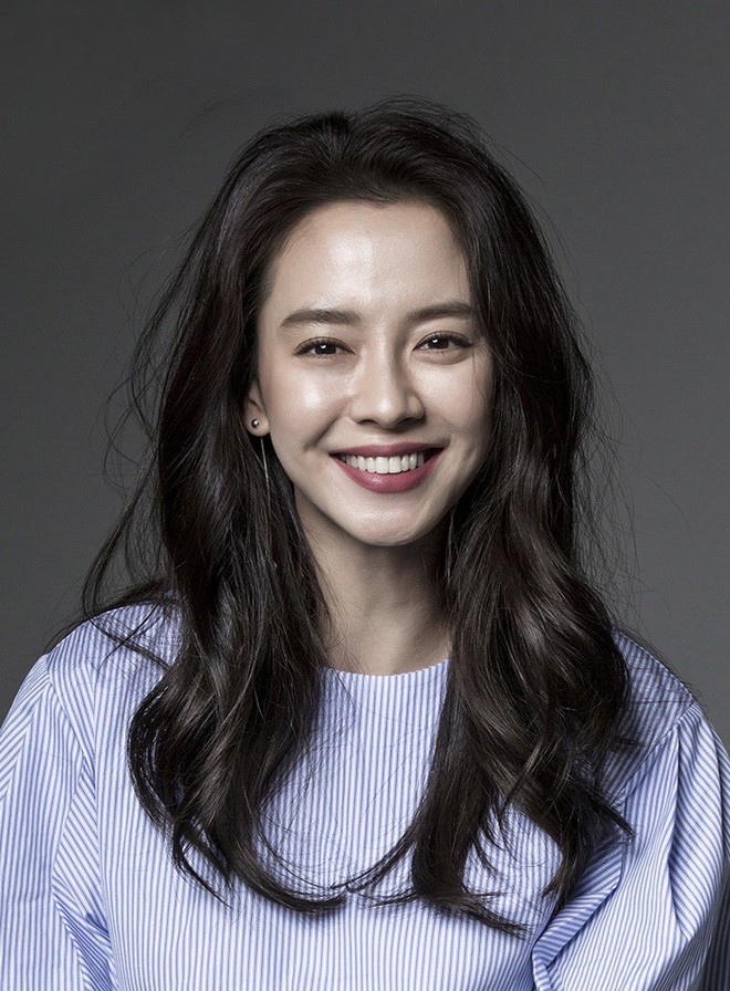 Lâu lắm rồi mới thấy Song Ji Hyo có một kiểu tóc gây thương nhớ như thế này! - Ảnh 7.