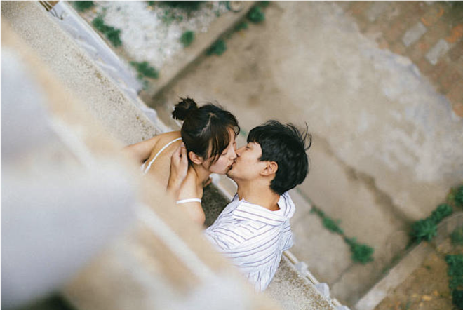 Đâu phải chỉ có mỗi Kiss, trong Tiếng Anh còn có vô số những từ ngữ khác để diễn tả nụ hôn ngọt ngào - Ảnh 2.