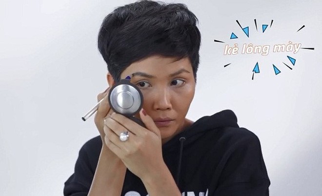Với kỹ nghệ họa mặt thượng thừa th&igrave; nếu kh&ocirc;ng l&agrave;m Hoa hậu, HHen Ni&ecirc; hẳn c&oacute; thể l&agrave;m chuy&ecirc;n gia makeup - Ảnh 1.
