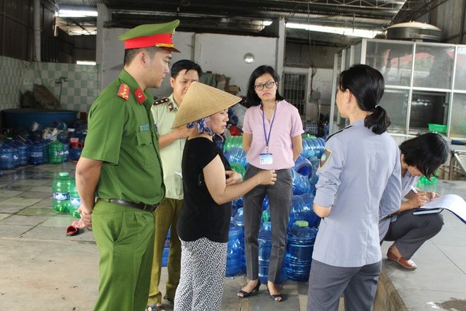  Kinh hãi công nghệ sản xuất nước uống đóng chai  - Ảnh 1.