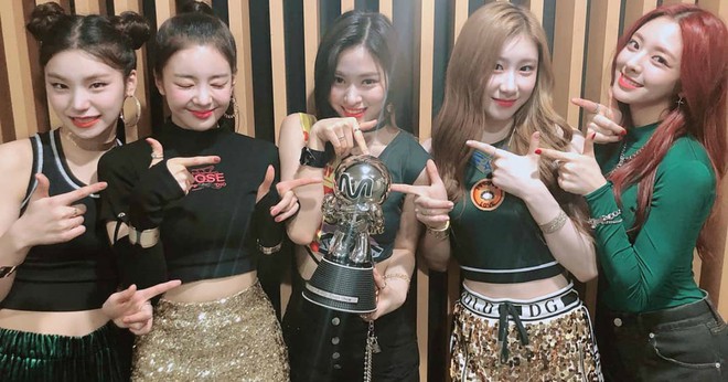 Nh&igrave;n chuỗi kỉ lục ITZY đạt được trong th&aacute;ng đầu debut, fan th&ecirc;m chắc chắn về danh hiệu t&acirc;n binh của năm - Ảnh 4.