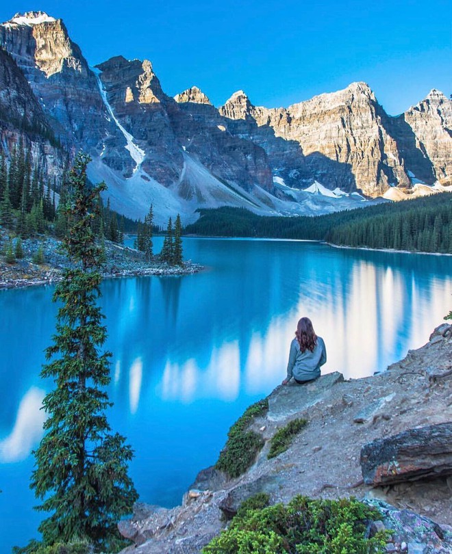 Có gì hay ở hồ nước màu xanh ngọc bích được mệnh danh là thiên đường trần gian ở Canada? - Ảnh 9.