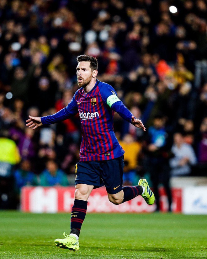 Ronaldo gọi, Messi trả lời: Bọ ch&eacute;t nguy&ecirc;n tử tr&igrave;nh diễn phong độ thần th&aacute;nh trong chiến thắng hủy diệt 5-1 trước Lyon (Ph&aacute;p) - Ảnh 5.