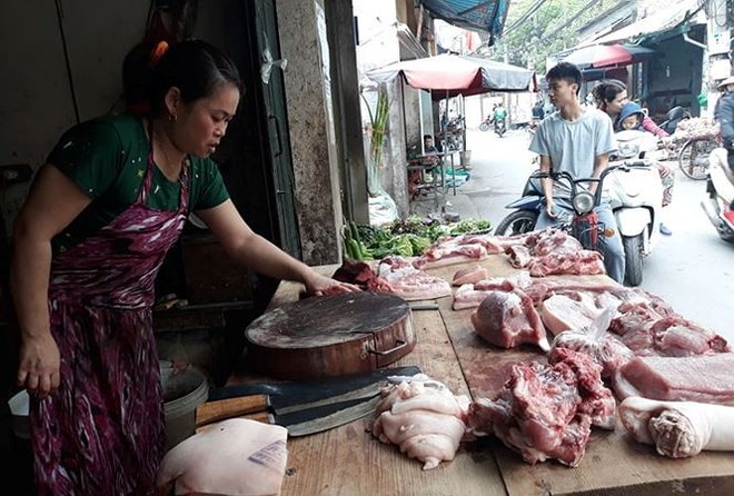 Sức tiêu thụ thịt lợn ở Hà Nội giảm do dịch tả lợn châu Phi - Ảnh 1.