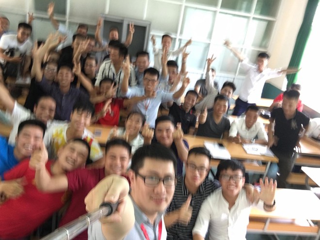 Những lần nhờ người kh&aacute;c chụp ảnh kỉ niệm v&agrave; c&aacute;i kết khiến nh&oacute;m bạn đứng h&igrave;nh, ri&ecirc;ng d&acirc;n mạng hoang mang v&igrave; tưởng mạng lag - Ảnh 9.