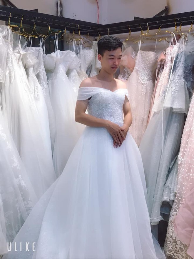 Cô vợ lầy lội bắt chồng mặc váy cô dâu để chụp ảnh rồi lén chia sẻ lên mạng xã hội để dìm hàng - Ảnh 5.