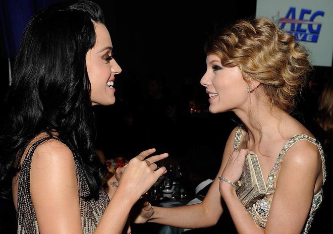 Chạm trán cùng sự kiện, Katy Perry được hỏi về màn kết hợp với Taylor Swift và câu trả lời vô cùng bất ngờ - Ảnh 4.