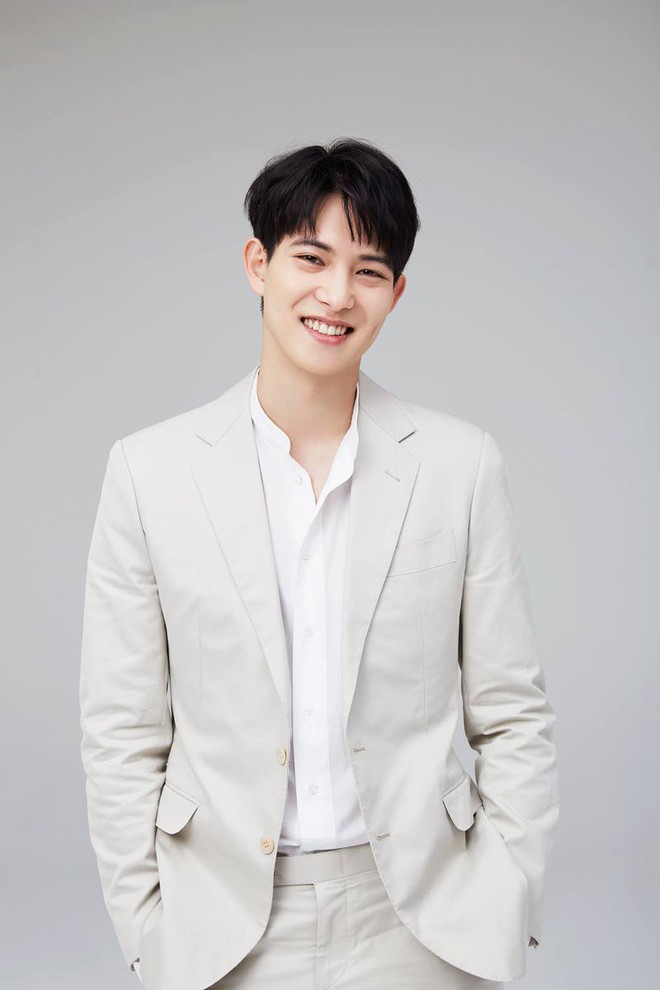 FNC Entertainment đưa ra thông báo về Lee Jonghyun (CNBLUE): Thừa nhận tham gia nhóm chat nhưng không rời nhóm, không giải nghệ - Ảnh 1.