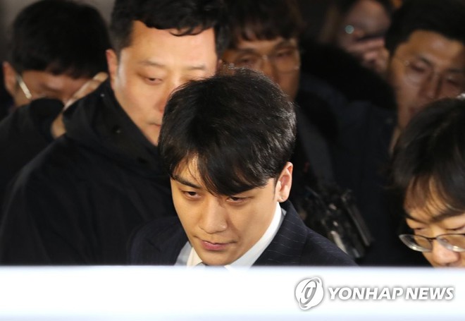 M&acirc;u thuẫn đ&aacute;ng ch&uacute; &yacute; giữa lời khai của Seungri, Jung Joon Young trong phi&ecirc;n thẩm vấn v&agrave; khi trả lời b&aacute;o giới - Ảnh 1.