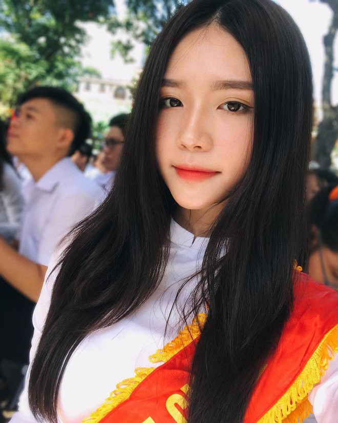 Nữ sinh nổi nhất SG một thời ng&agrave;y c&agrave;ng quyến rũ, nhưng bạn trai Rich Kid c&ugrave;ng d&agrave;n si&ecirc;u xe ở Mỹ mới l&agrave; điều phải trầm trồ - Ảnh 1.