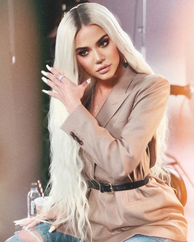 Tr&igrave;nh sống ảo của Kim Kardashian đ&atilde; đạt đến cảnh giới hối lộ paparazzi để c&oacute; những bức h&igrave;nh lung linh tr&ecirc;n mặt b&aacute;o ? - Ảnh 1.
