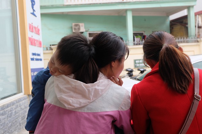 Vụ hàng chục học sinh Bắc Ninh nhiễm sán: Con tôi được xét nghiệm không nhiễm sán nhưng vẫn được bệnh viện chỉ định uống thuốc - Ảnh 4.