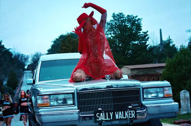 6 MV US-UK hot tuần qua: Trong khi Iggy dần lấy lại hào quang thì Carly mãi không thể thoát khỏi cái bóng Call Me Maybe - Ảnh 17.