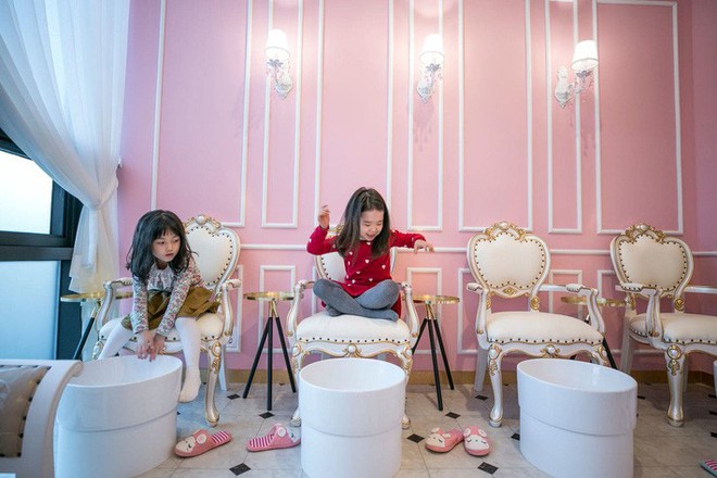Trẻ em Hàn Quốc thi nhau trang điểm, mỹ phẩm trở thành “đồ chơi thế hệ mới” - Ảnh 5.