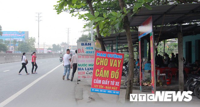 Người đi bộ tháo tấm chống chói mở lối đi, xe máy, xe đạp thi nhau phóng ngược chiều trên quốc lộ 10 - Ảnh 5.