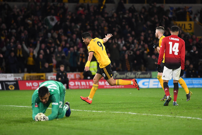 C&ocirc;ng c&ugrave;n v&agrave; thủ k&eacute;m, Manchester United bị đ&aacute; bay khỏi FA Cup ở tứ kết - Ảnh 8.