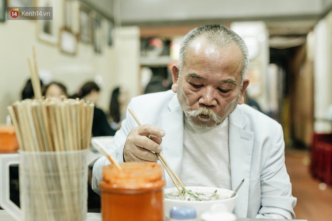 Ông Thìn Lò Đúc và những bát phở danh tiếng: Chỉ vì tôi bỏ việc ở xưởng mỹ thuật, vợ bỏ tôi - Ảnh 9.