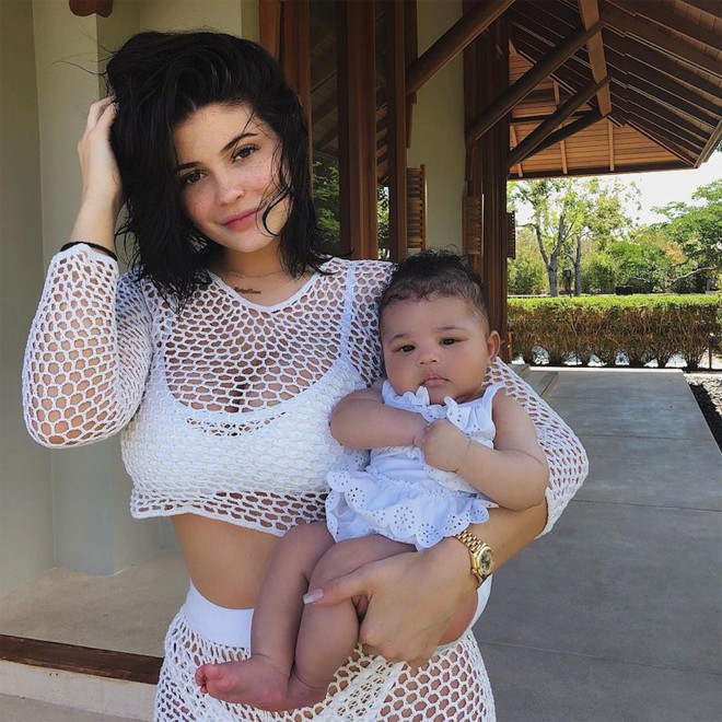 Những lần diện đồ đôi siêu đỉnh của Kylie Jenner và con gái đầu lòng - Ảnh 8.