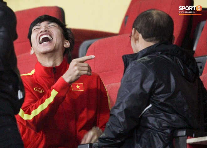 Thắng thầy Park khi chơi game Hàn Quốc, Đoàn Văn Hậu cười đầy khoái chí  - Ảnh 5.