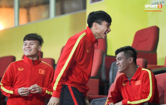 Thắng thầy Park khi chơi game Hàn Quốc, Đoàn Văn Hậu cười đầy khoái chí  - Ảnh 6.