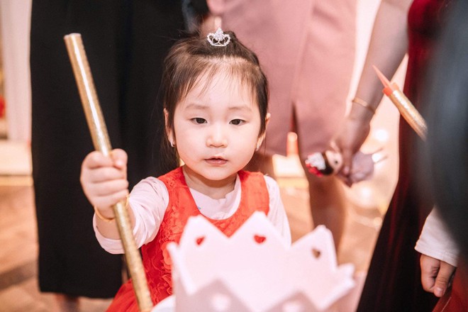 Vợ chồng Tuấn Hưng tổ chức sinh nhật tròn 2 tuổi cho con gái trong biệt thự mới tậu - Ảnh 1.