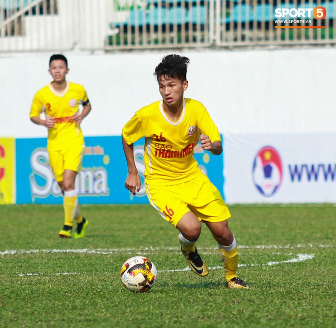 Top 5 tài năng trẻ triển vọng của Hà Nội FC hứa hẹn thay thế Quang Hải, Văn Hậu trong tương lai - Ảnh 2.