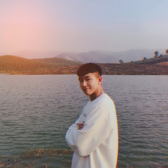 Loạt ảnh t&oacute;c xoăn, m&ocirc;i tều si&ecirc;u dễ thương của hot boy HSG Quốc gia  - Ảnh 6.