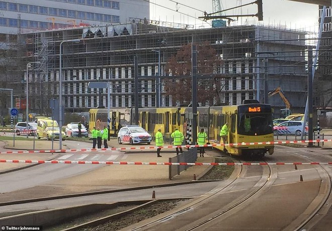 Xả súng ở Hà Lan: 3 người chết, 9 người bị thương, cảnh sát vẫn đang truy tìm thủ phạm - Ảnh 1.