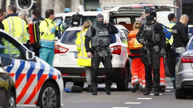Xả súng ở Hà Lan: 3 người chết, 9 người bị thương, cảnh sát vẫn đang truy tìm thủ phạm - Ảnh 2.