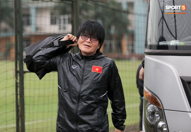 HLV Park Hang-seo cậy nhờ thần y chữa trị cho Đ&igrave;nh Trọng trước thềm v&ograve;ng loại U23 ch&acirc;u &Aacute; 2020 - Ảnh 3.