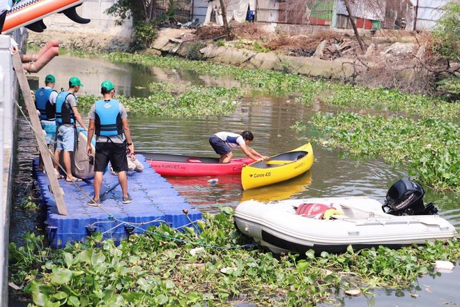 Sở GTVT lên tiếng việc vớt rác trên sông phải xin phép: Mục đích tốt nhưng phải đảm bảo an toàn giao thông đường thủy - Ảnh 1.