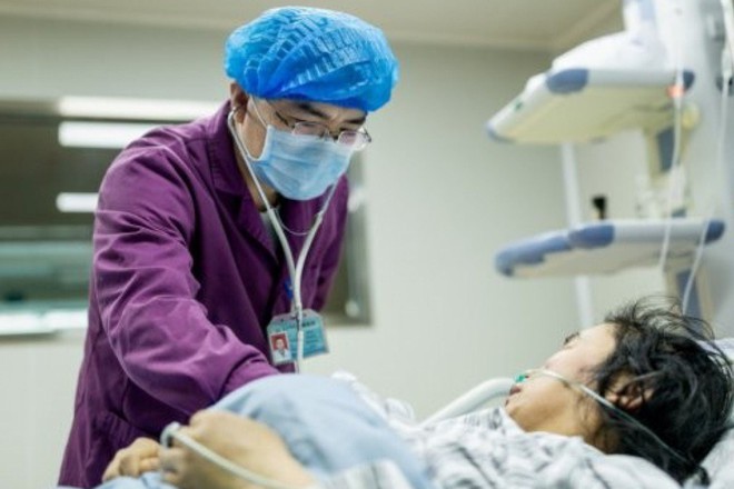 Ti&ecirc;m 20 loại nước &eacute;p hoa quả v&agrave;o người cho khỏe, c&ocirc; trung ni&ecirc;n su&yacute;t mất mạng v&igrave; nhiễm tr&ugrave;ng - Ảnh 1.