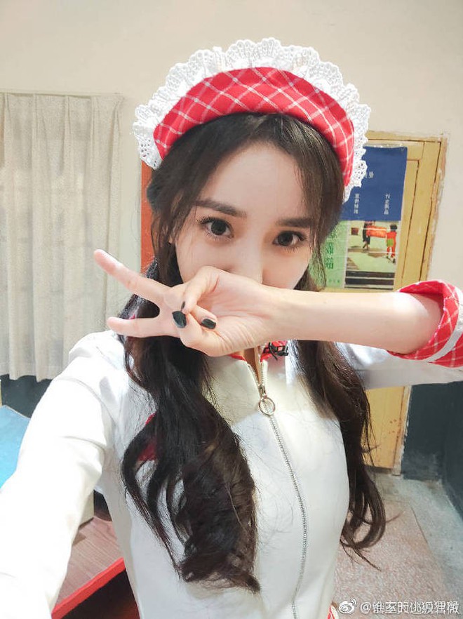 Mặc l&ugrave;m x&ugrave;m t&igrave;nh &aacute;i, Dương Mịch đang hot nhất MXH nhờ ho&aacute; th&acirc;n th&agrave;nh n&agrave;ng hầu g&aacute;i v&ocirc; c&ugrave;ng xinh đẹp - Ảnh 1.