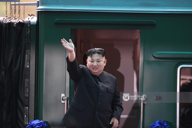 Ông Kim Jong-un vẫy tay tạm biệt và cảm ơn Việt Nam, lên tàu bọc thép trở về Triều Tiên - Ảnh 1.