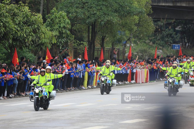 Ông Kim Jong-un vẫy tay tạm biệt và cảm ơn Việt Nam, lên tàu bọc thép trở về Triều Tiên - Ảnh 6.