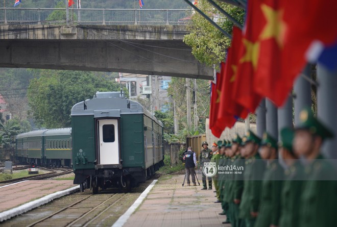 Ông Kim Jong-un vẫy tay tạm biệt và cảm ơn Việt Nam, lên tàu bọc thép trở về Triều Tiên - Ảnh 33.