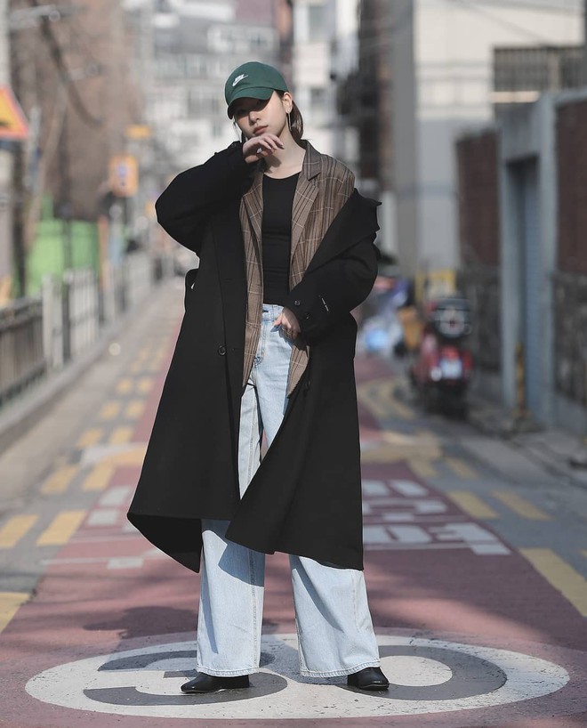 Loạt công thức mix đồ hot hit nhất của mùa xuân mà bạn cần biết nằm cả ở street style của giới trẻ Hàn tuần qua - Ảnh 9.