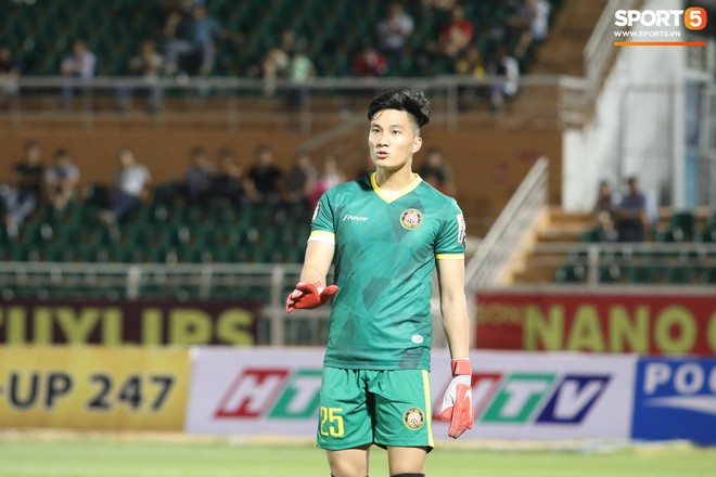 L&acirc;u lắm rồi mới được thấy Văn Ho&agrave;ng U23 phong độ v&agrave; rạng ngời tr&ecirc;n s&acirc;n cỏ như thế - Ảnh 5.