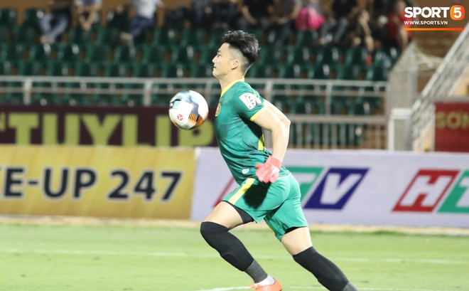 L&acirc;u lắm rồi mới được thấy Văn Ho&agrave;ng U23 phong độ v&agrave; rạng ngời tr&ecirc;n s&acirc;n cỏ như thế - Ảnh 4.
