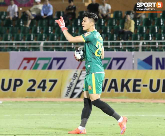 L&acirc;u lắm rồi mới được thấy Văn Ho&agrave;ng U23 phong độ v&agrave; rạng ngời tr&ecirc;n s&acirc;n cỏ như thế - Ảnh 3.