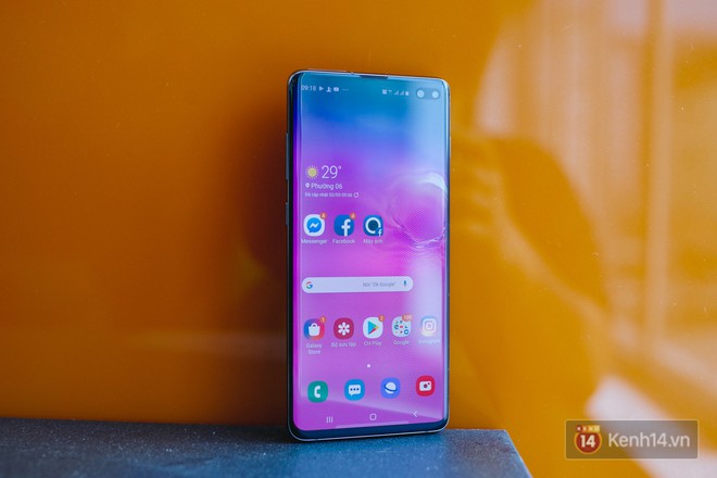 Mở hộp Galaxy S10+ chính thức tại Việt Nam: Thiết kế cực đẹp, 3 camera sau, cảm biến vân tay dưới màn hình - Ảnh 18.