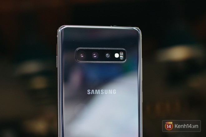 Mở hộp Galaxy S10+ chính thức tại Việt Nam: Thiết kế cực đẹp, 3 camera sau, cảm biến vân tay dưới màn hình - Ảnh 13.