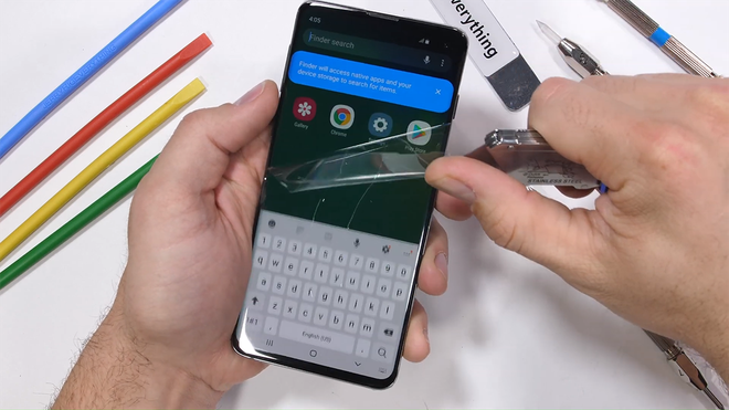 &ldquo;Tra tấn&rdquo; Galaxy S10: Khung viền cứng, cảm biến v&acirc;n tay vẫn hoạt động khi m&agrave;n h&igrave;nh xước - Ảnh 2.