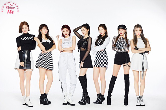MOMOLAND trở lại: Vẫn là chất nhạc bắt tai nhưng chưa thể sánh với 2 hit cũ - Ảnh 5. MOMOLAND trở lại: Vẫn là chất nhạc bắt tai nhưng chưa thể sánh với 2 hit cũ - Ảnh 5.