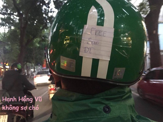 Dịch vụ chuẩn 5 sao của bác tài GrabBike: Wifi miễn phí, kẹo ăn mệt nghỉ, có túi bỏ vỏ cho đỡ hại môi trường - Ảnh 3.